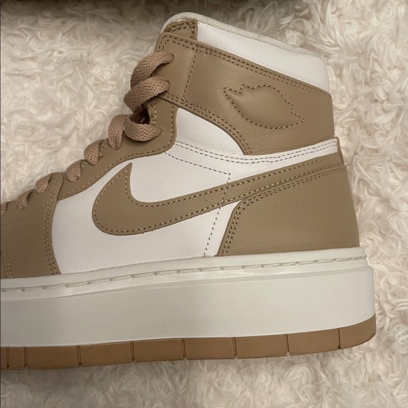 Women’s Platform Nike Air Jordan 1 Elevate High - Picture 2 of 5